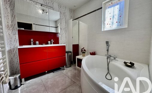 Castle for Sale in Saint-Julien-en-Genevois, Auvergne-Rhône-Alpes, France