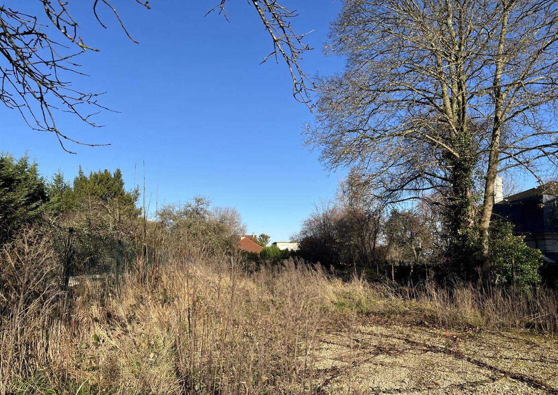 Land in Côte Saint Louis, Garches, France 1 - 16539370