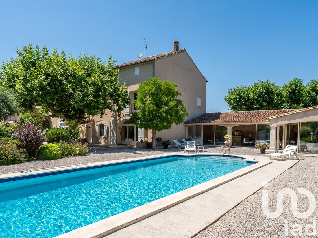 House in Saint-Saturnin-lès-Avignon, Provence-Alpes-Côte d'Azur, France 1 - 16540957