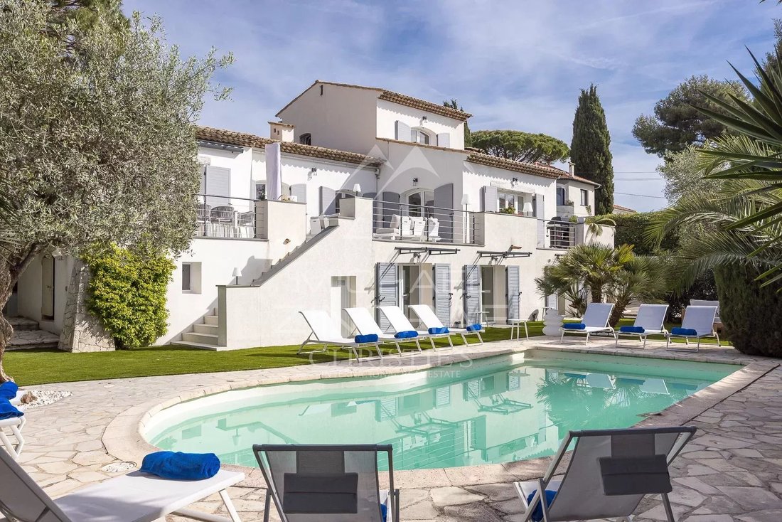 Villa in Vallergues, Cannes, France 2 - 16539537