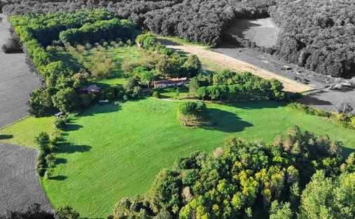 Estate in Cause-de-Clerans, Nouvelle-Aquitaine, France 1