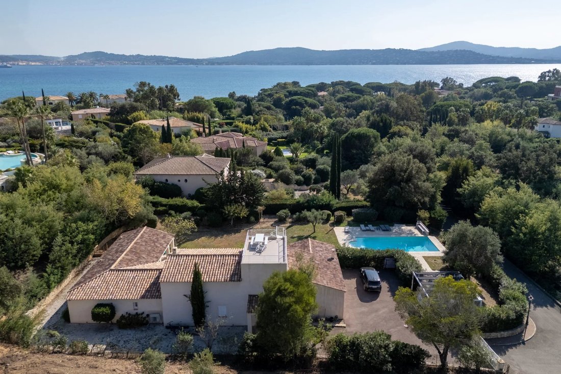 Villa in Grimaud, Provence-Alpes-Côte d'Azur, France 1 - 16539011