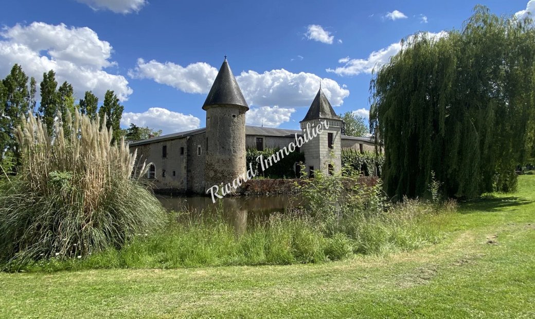 Chateau Château In Deux Sèvres