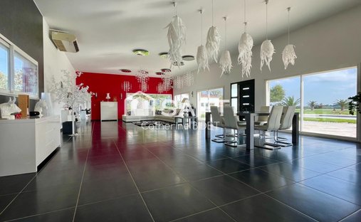 Sale Of Equestrian Estate Aimargues, 260m² 6 Rooms 1,050,000€ With Swimming Pool