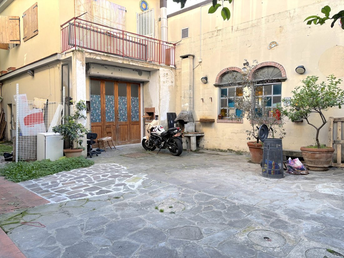House in Historic Center, Prato, Tuscany 2 - 16538737