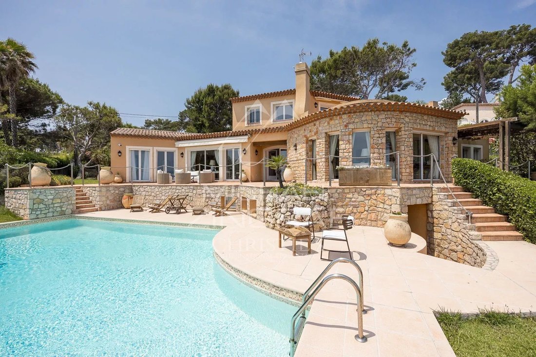 Villa in Antibes, Provence-Alpes-Côte d'Azur, France 2 - 16539530