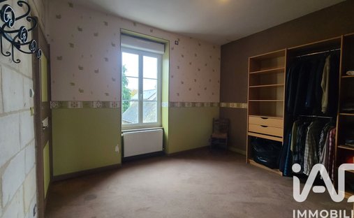 Castle for Sale in Noyant-Villages, Pays de la Loire, France