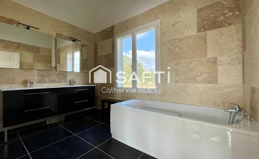 Sale Of Equestrian Estate Aimargues, 260m² 6 Rooms 1,050,000€ With Swimming Pool