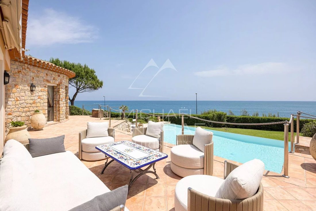 Villa in Antibes, Provence-Alpes-Côte d'Azur, France 1 - 16539530