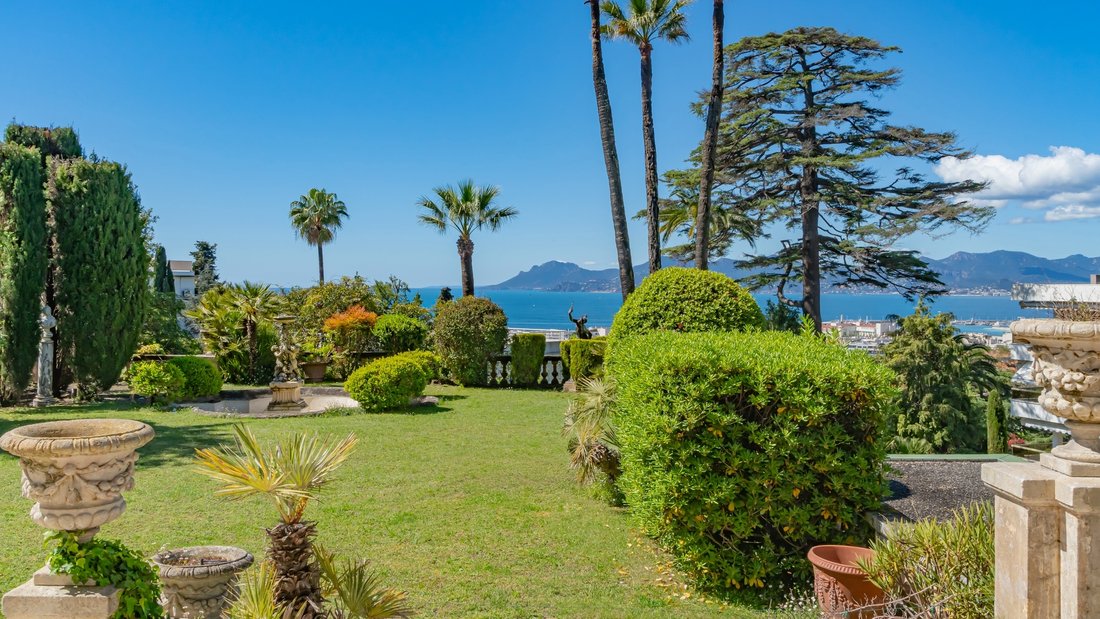 Villa in Cannes, Provence-Alpes-Côte d'Azur, France 2 - 16539551