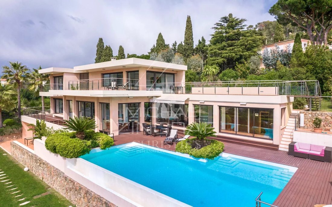 Villa in Font de Veyre, Cannes, France 1 - 16539476
