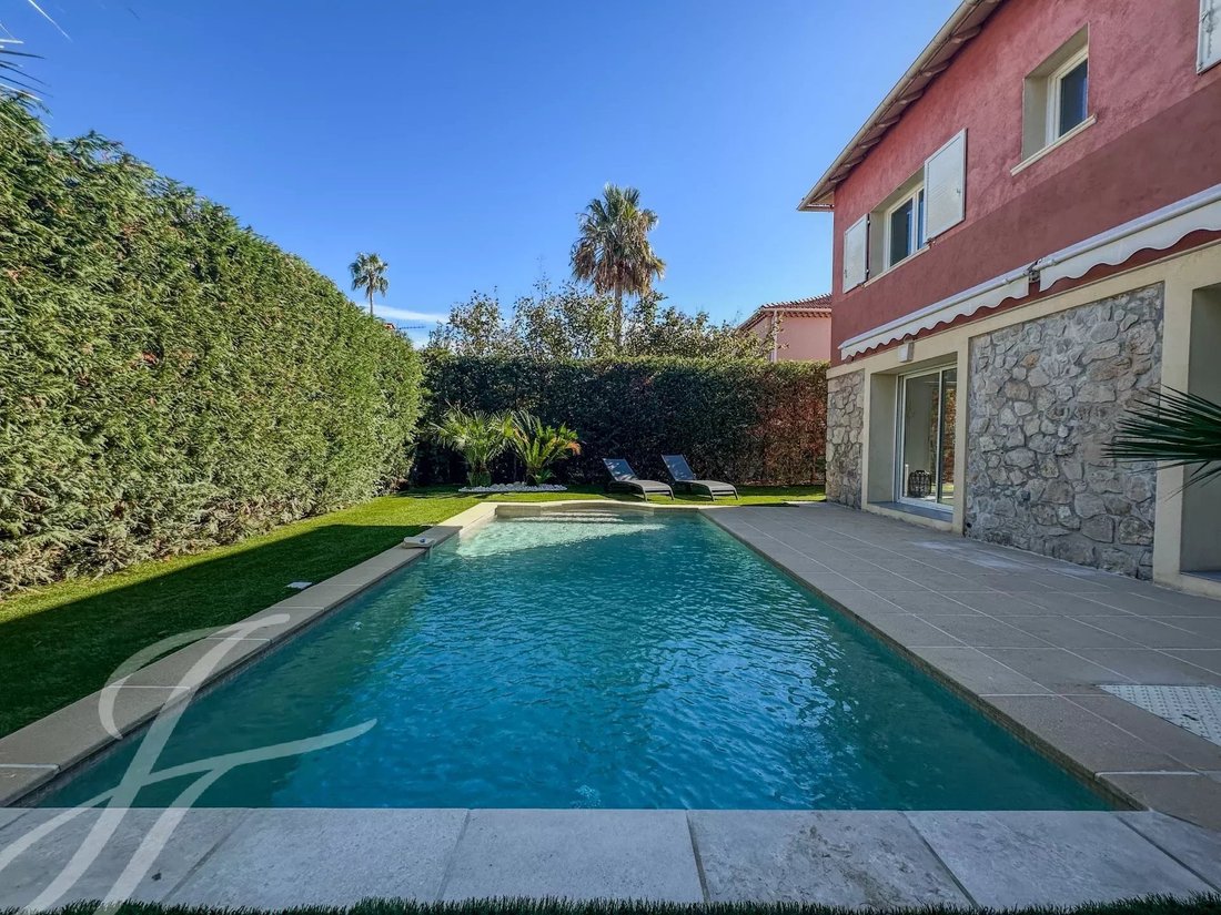 Villa in Place de Gaulle, Antibes, France 1 - 16540454