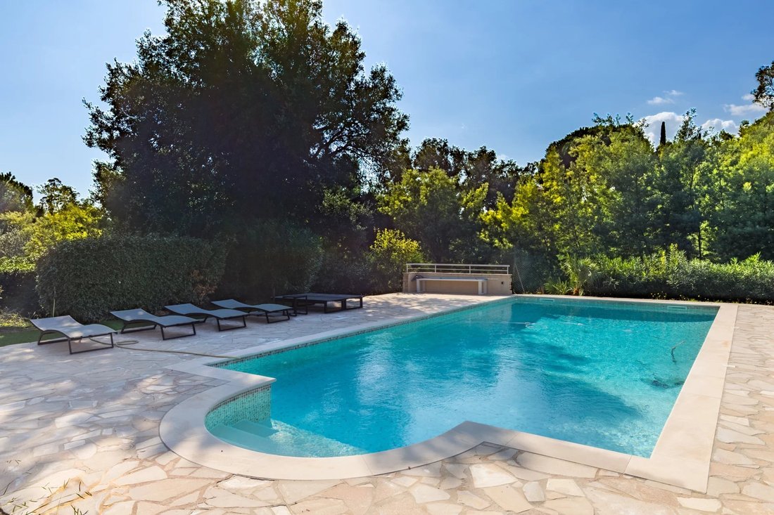 Villa in Grimaud, Provence-Alpes-Côte d'Azur, France 3 - 16539011