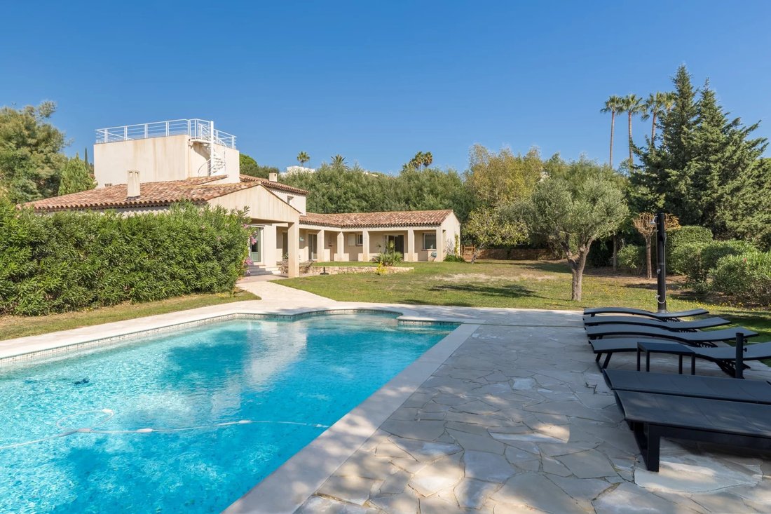 Villa in Grimaud, Provence-Alpes-Côte d'Azur, France 2 - 16539011