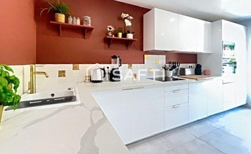 Aoc Côtes De Bourg Wine Château On 16 Hectares Ref 1029