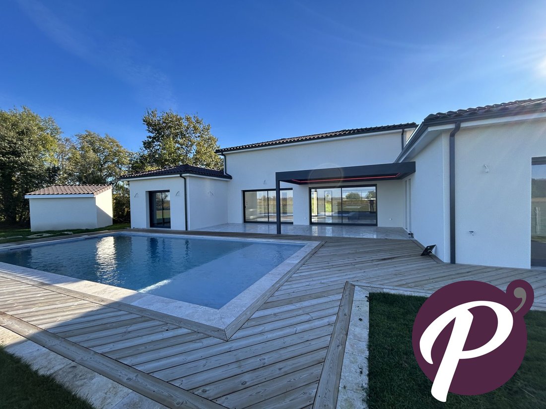 Villa in Saint-Laurent-des-Vignes, Nouvelle-Aquitaine, France 1 - 15954282