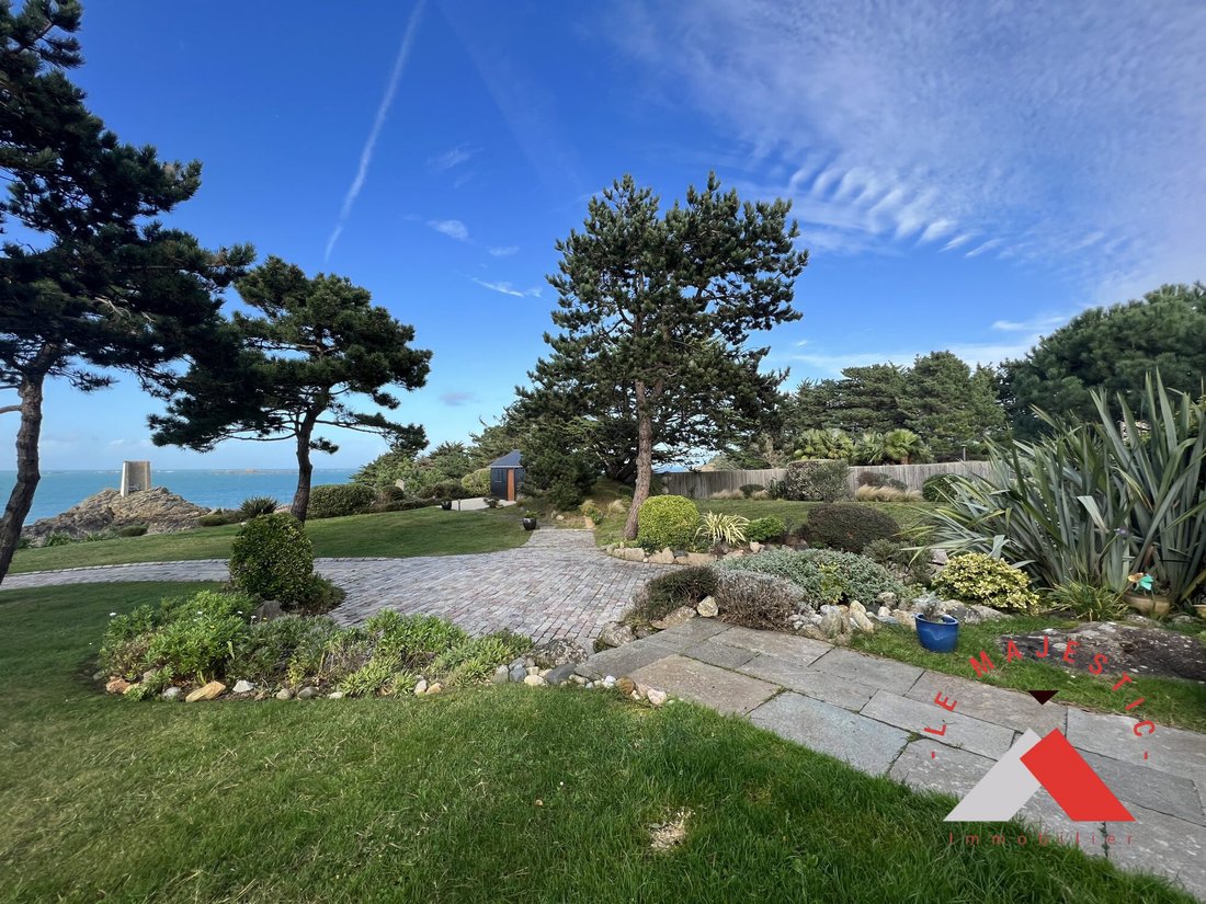 Villa in Saint-Lunaire, Brittany, France 1 - 16544253