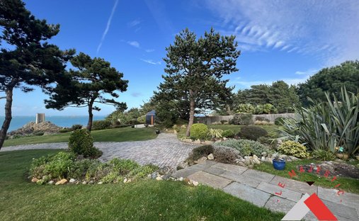 Villa in Saint-Lunaire, Brittany, France 1