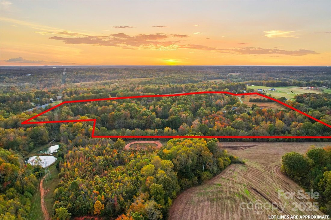 Land in Mooresville, North Carolina, United States 1 - 16543404
