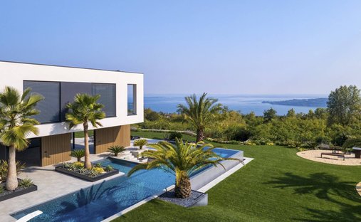 House in Hill Zone, Padenghe sul Garda, Lombardy 1