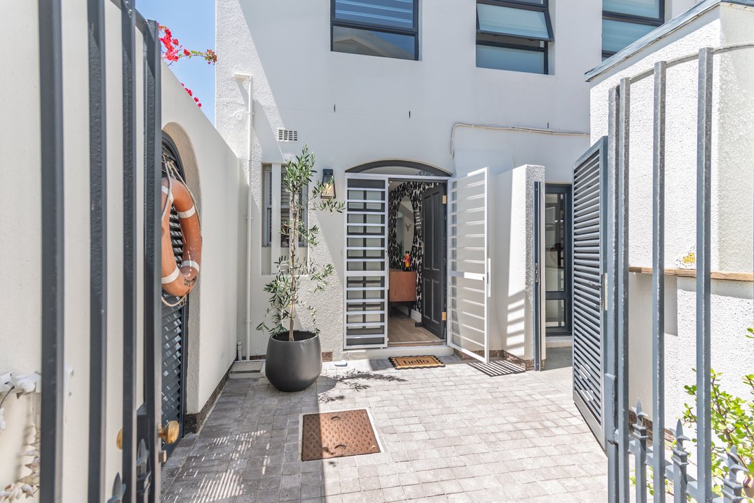 Townhouse in Cape Town, Western Cape, South Africa 4 - 16544829