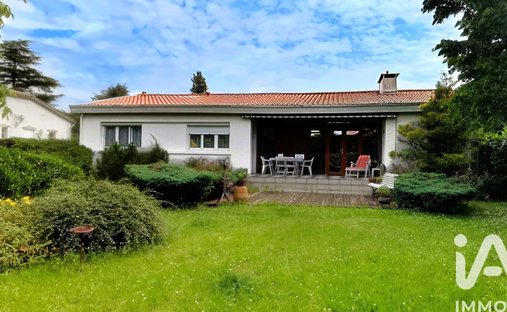 House in Centre Ville, Mérignac, France 1