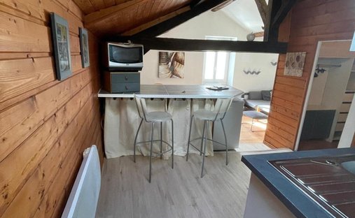 Castle for Sale in Saint-Jean-d'Angély, Nouvelle-Aquitaine, France