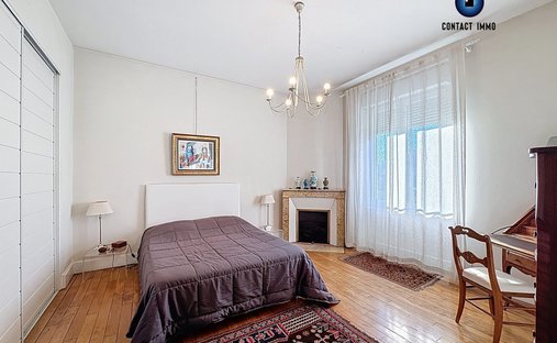 Castle for Sale in Brive-la-Gaillarde, Nouvelle-Aquitaine, France