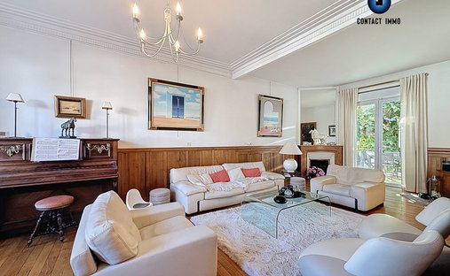 Castle for Sale in Brive-la-Gaillarde, Nouvelle-Aquitaine, France