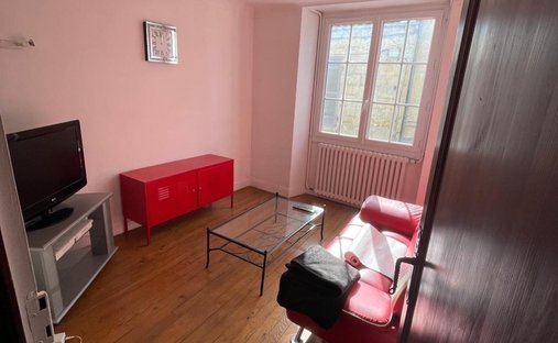 Castle for Sale in Saint-Jean-d'Angély, Nouvelle-Aquitaine, France