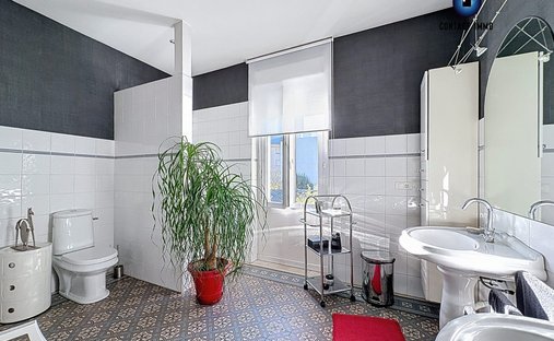 Castle for Sale in Brive-la-Gaillarde, Nouvelle-Aquitaine, France