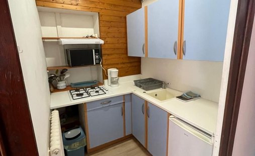 Castle for Sale in Saint-Jean-d'Angély, Nouvelle-Aquitaine, France