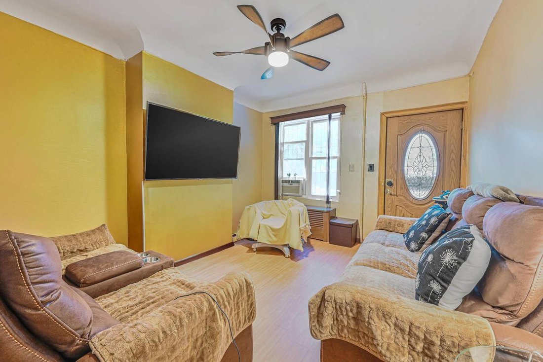 House in New York, New York, United States 4 - 16550917