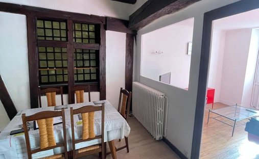 Castle for Sale in Saint-Jean-d'Angély, Nouvelle-Aquitaine, France