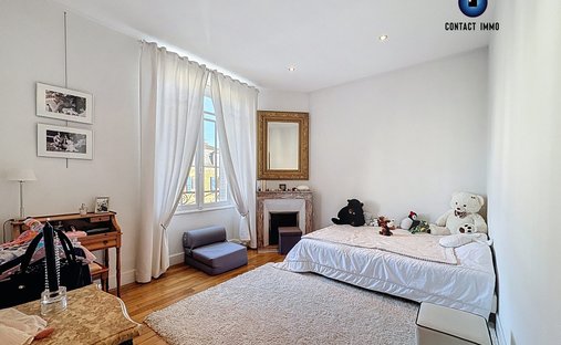 Castle for Sale in Brive-la-Gaillarde, Nouvelle-Aquitaine, France