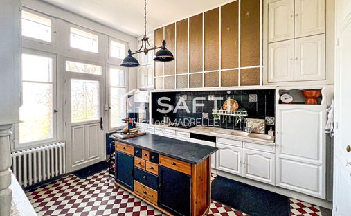 Castle for Sale in Casteljaloux, Nouvelle-Aquitaine, France