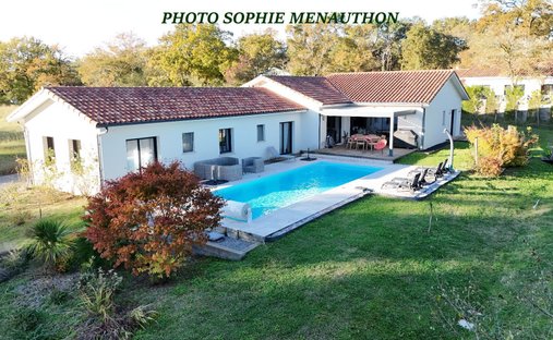 Castle for Sale in Peyrehorade, Nouvelle-Aquitaine, France