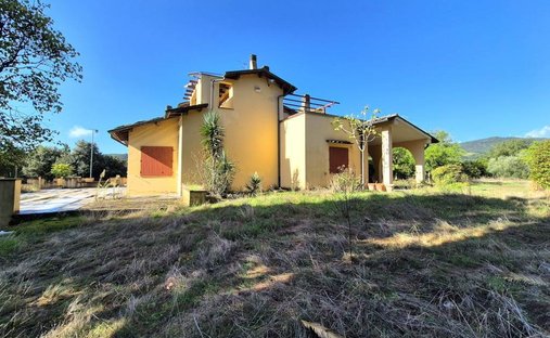 Villa in Center - La Rocca, Comeana, Tuscany 1