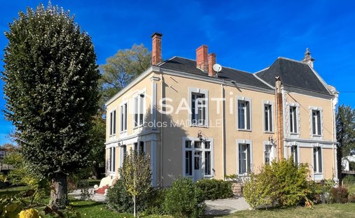 Castle for Sale in Casteljaloux, Nouvelle-Aquitaine, France