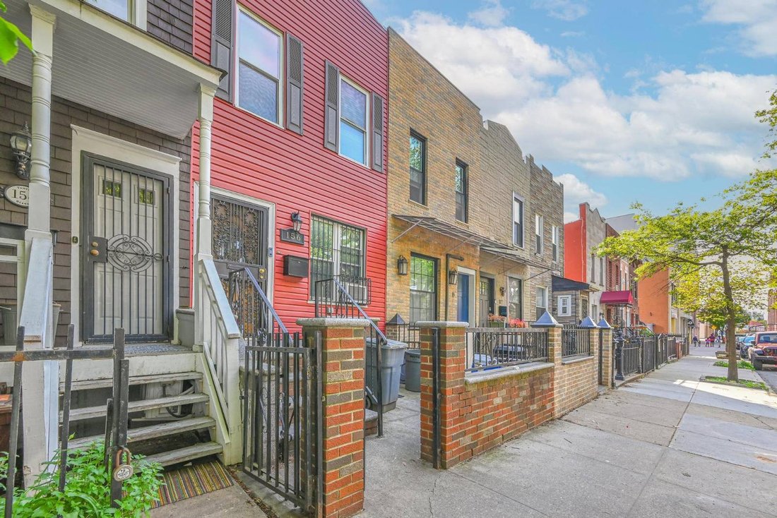 House in New York, New York, United States 2 - 16550917