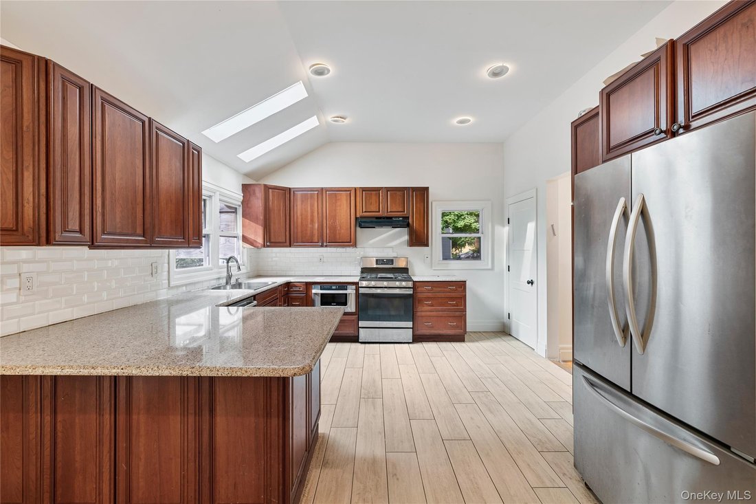 House in Spring Valley, New York, United States 4 - 15999894