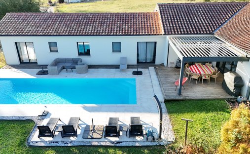 Castle for Sale in Peyrehorade, Nouvelle-Aquitaine, France