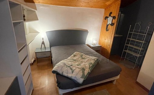 Castle for Sale in Saint-Jean-d'Angély, Nouvelle-Aquitaine, France