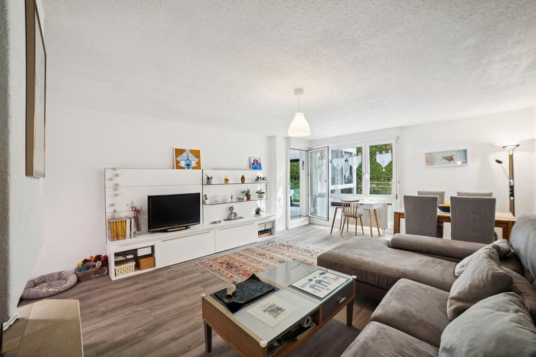 Nice Garden Level, In A Quiet Area Close To The Center