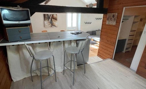 Castle for Sale in Saint-Jean-d'Angély, Nouvelle-Aquitaine, France