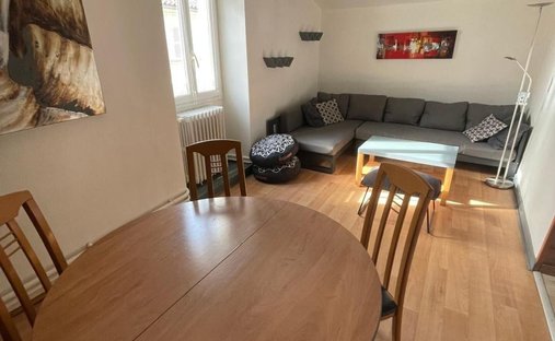 Castle for Sale in Saint-Jean-d'Angély, Nouvelle-Aquitaine, France