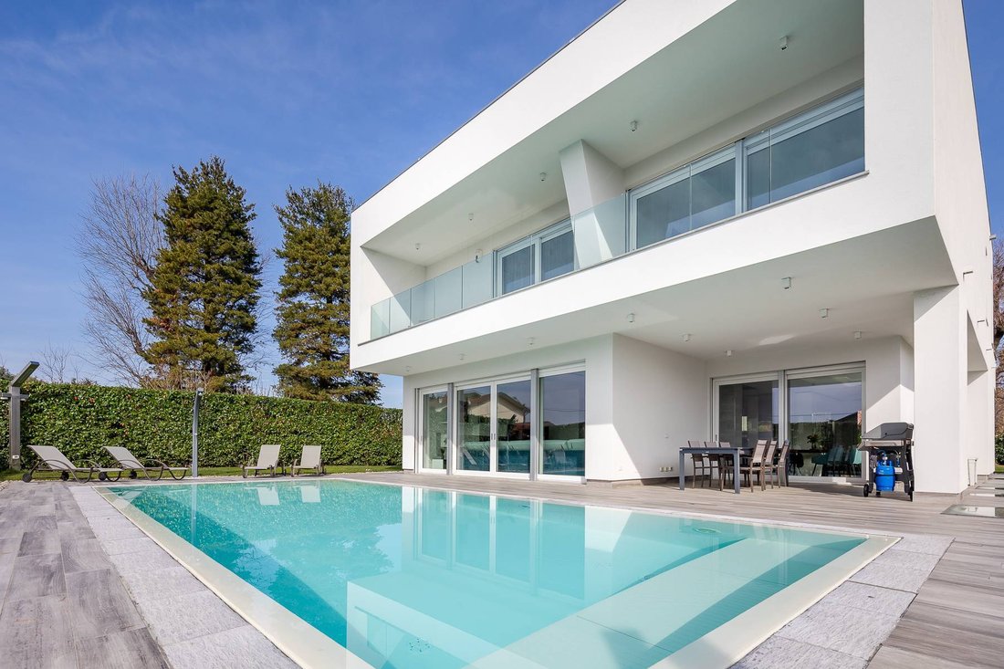 House in Guanzate, Lombardy, Italy 1 - 12590200