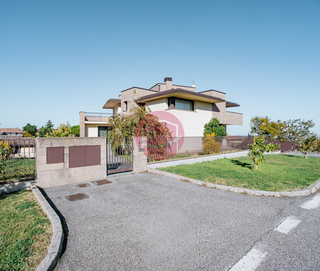 Villa in Italy 3 - 16548019