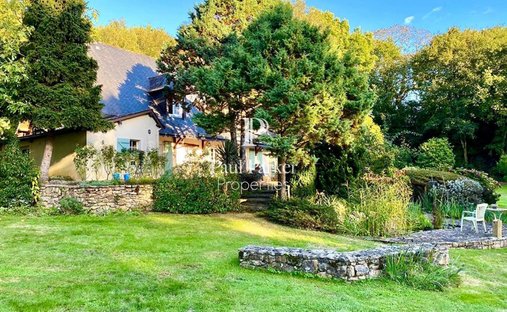Castle for Sale in Auray, Brittany, France