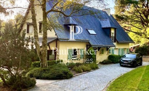 Castle for Sale in Auray, Brittany, France